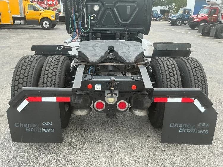 2019 Freightliner Cascadia in Medley, FL — photo 6