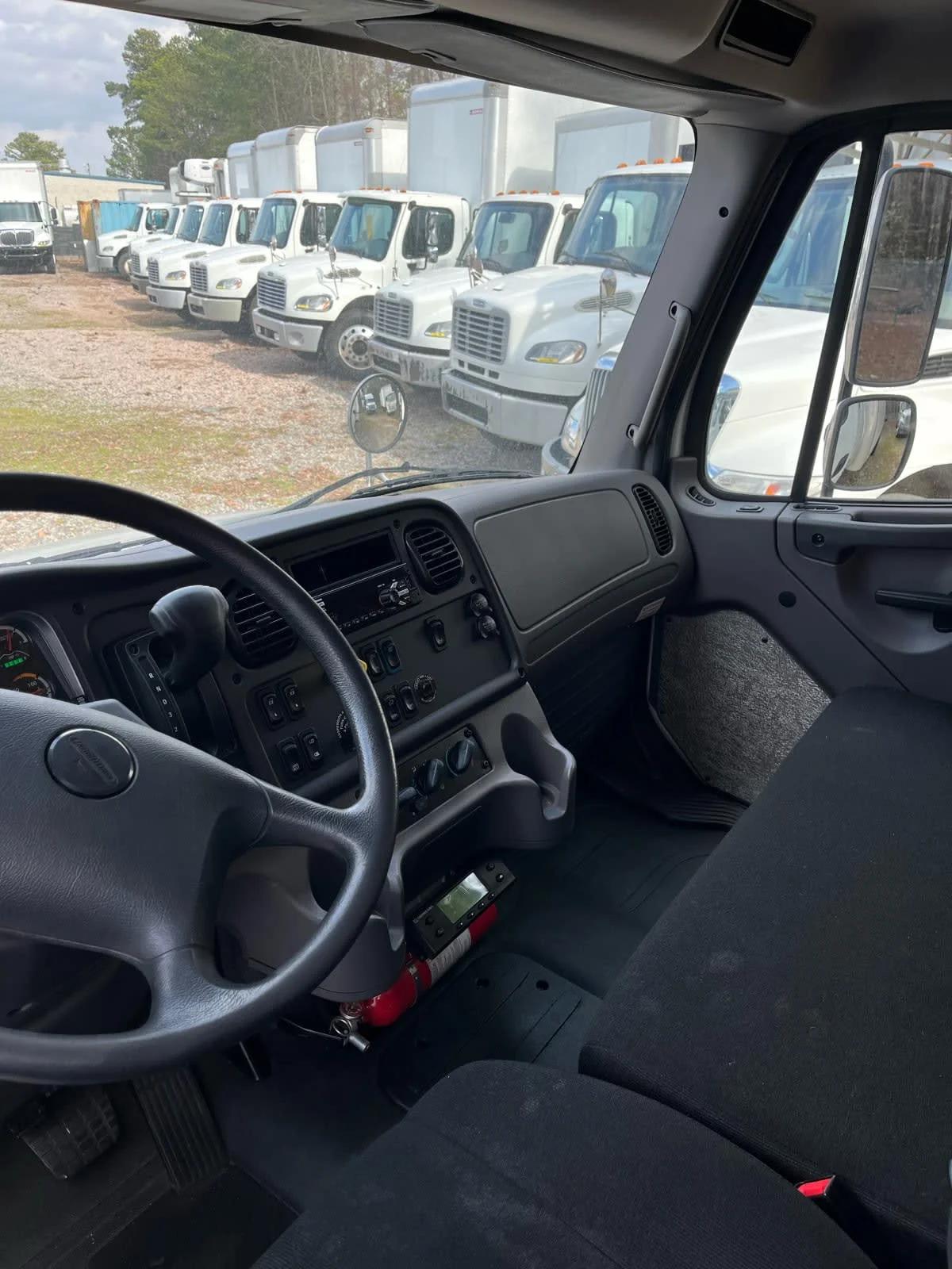 2019 Freightliner M2 106 in Ashland, VA — photo 8