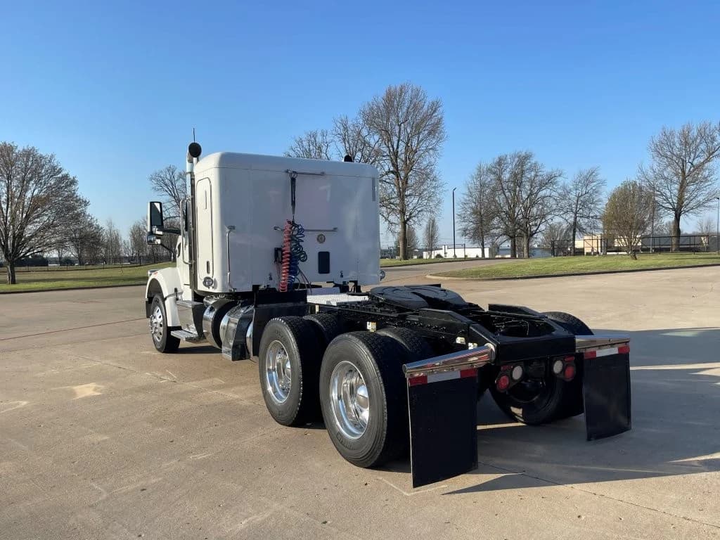 2022 Peterbilt 567 in Springfield, MO — photo 3