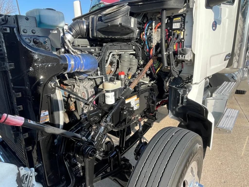 2022 Peterbilt 567 in Springfield, MO — photo 9