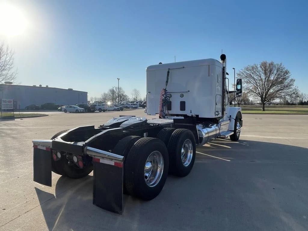 2022 Peterbilt 567 in Springfield, MO — photo 5