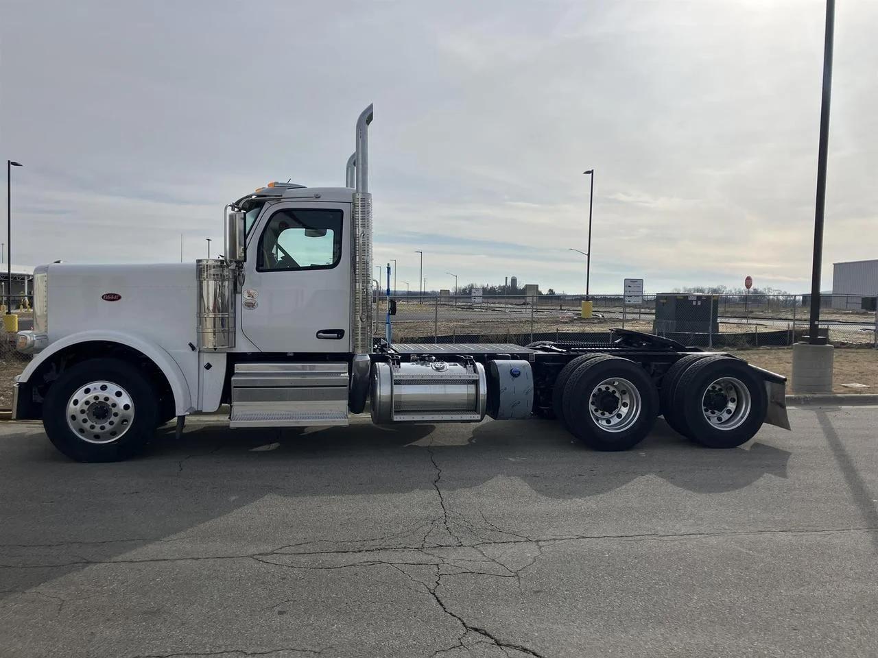 2027 Peterbilt 589 in Rochester, MN — photo 3