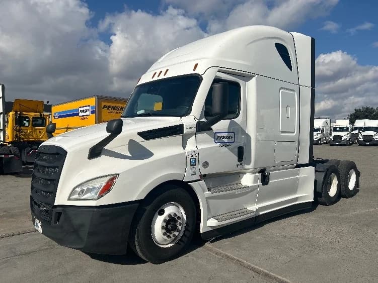 2023 Freightliner Cascadia in Bakersfield, CA — photo 3
