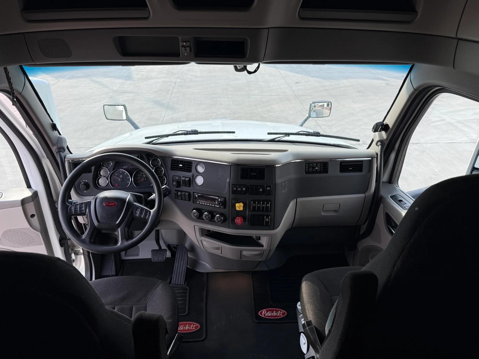 2021 Peterbilt 579 in Lowell, AR — photo 16