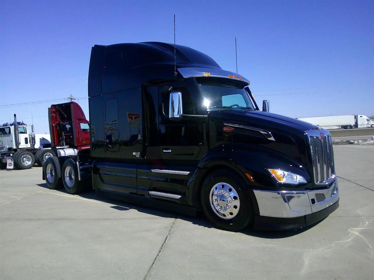 2027 Peterbilt 579 in Fargo, ND — photo 2