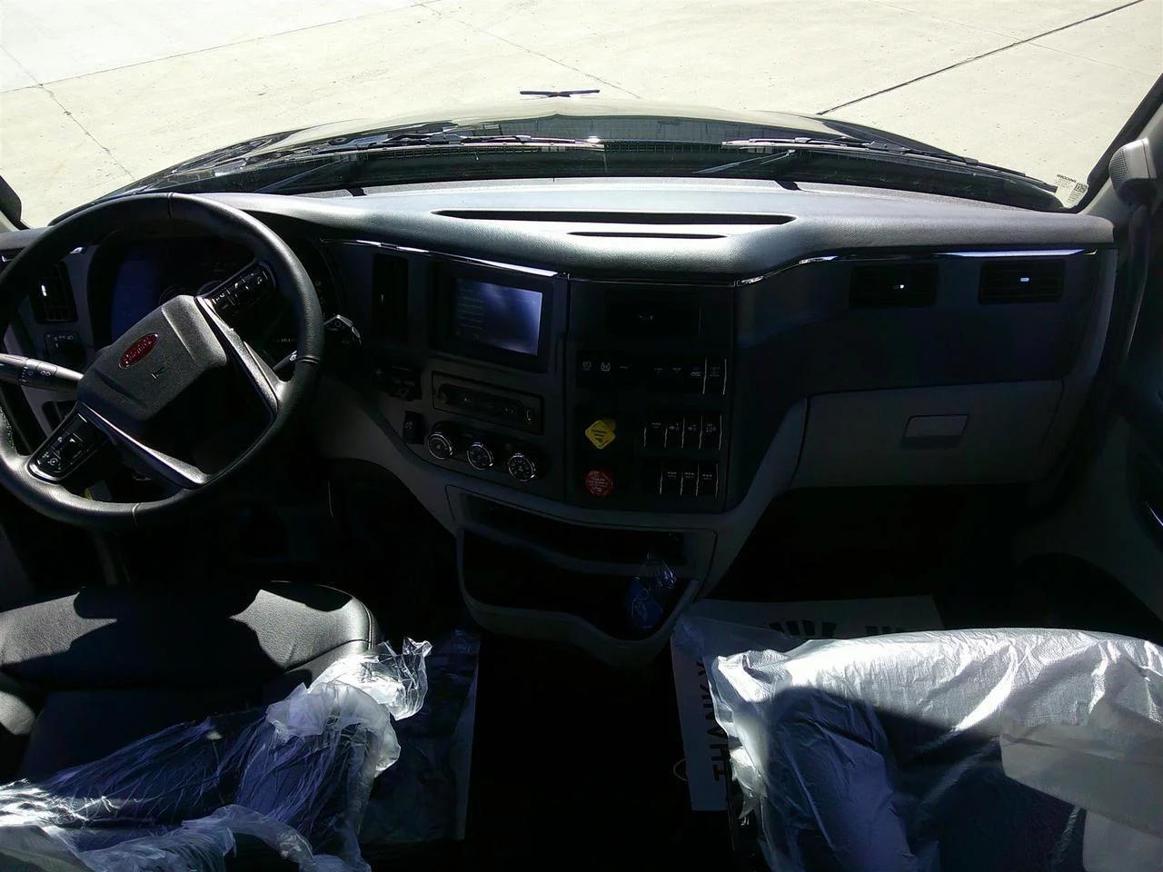 2027 Peterbilt 579 in Fargo, ND — photo 11