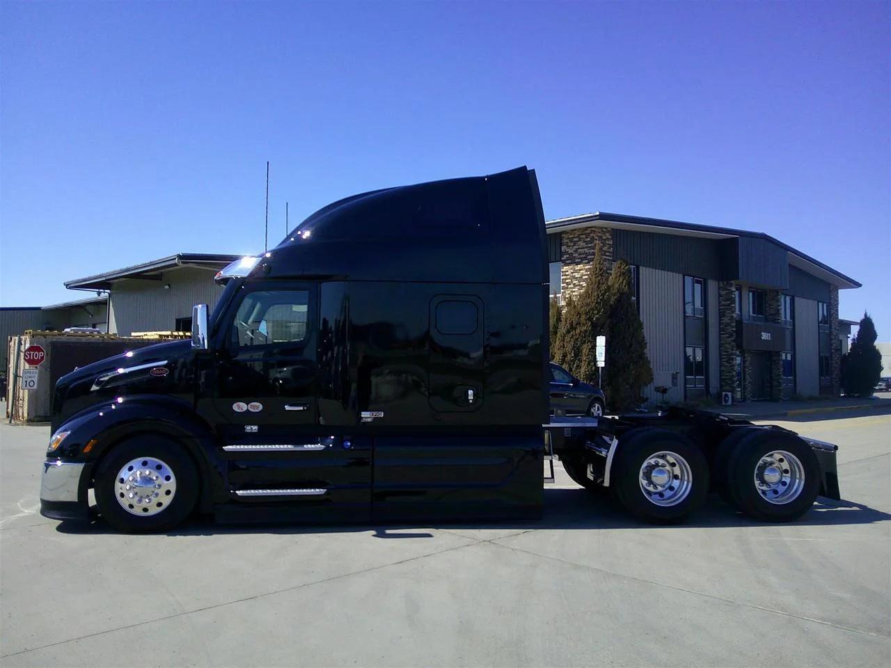 2027 Peterbilt 579 in Fargo, ND — photo 3