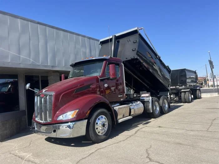 2025 Peterbilt 579 in San Diego, CA — photo 2