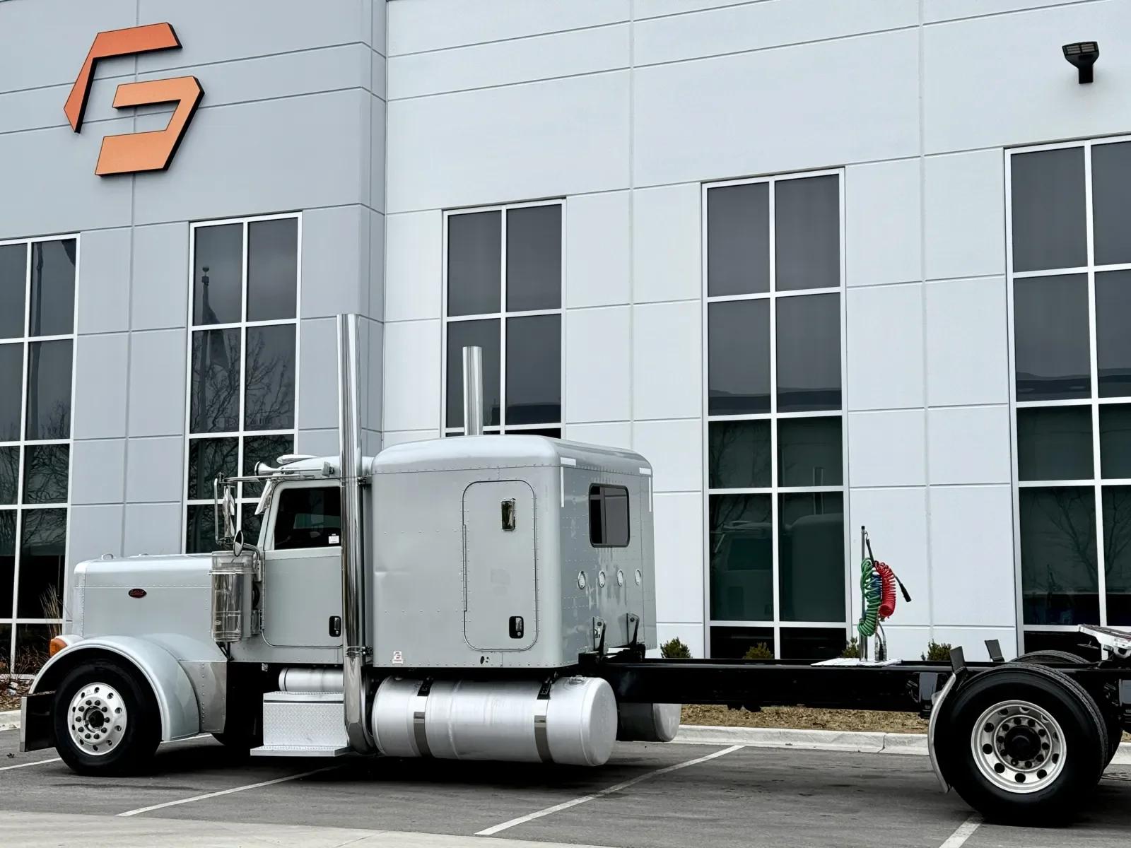 2007 Peterbilt 379 in New Lenox, IL — photo 8