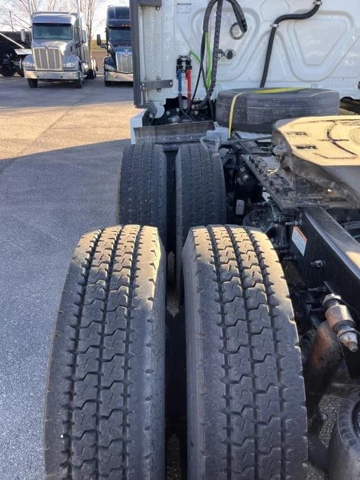 2020 Freightliner Cascadia — photo 19