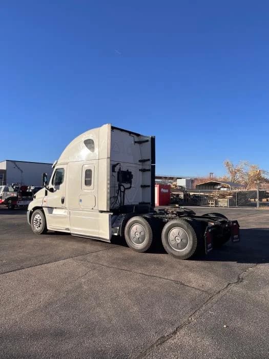 2020 Freightliner Cascadia — photo 4