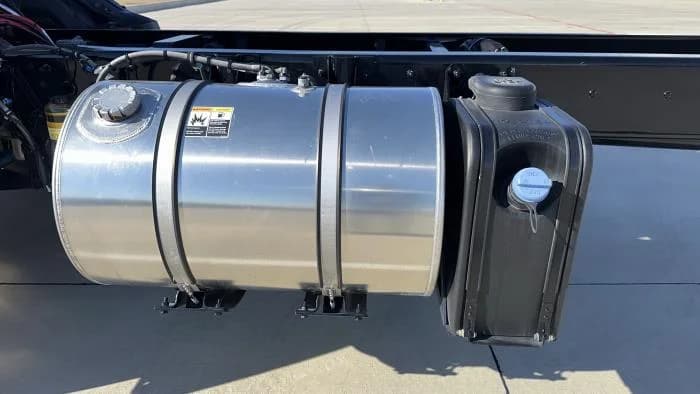 2025 Peterbilt 220EV — photo 11