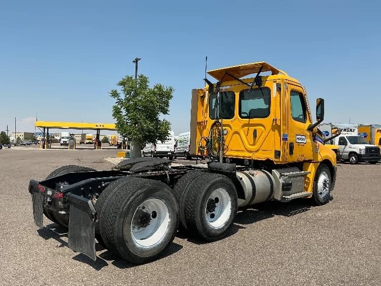 2022 Freightliner Cascadia in Denver, CO — photo 7