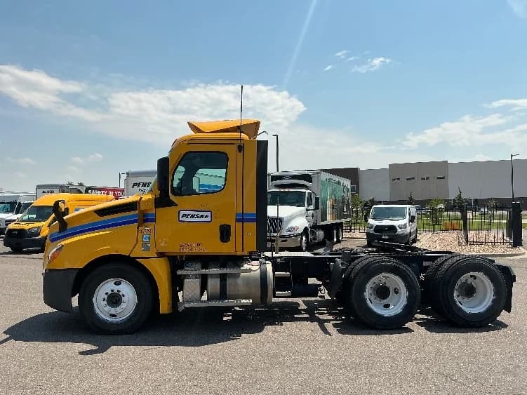 2022 Freightliner Cascadia in Denver, CO — photo 4