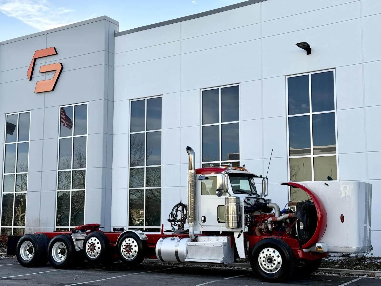 2017 Peterbilt 389 in New Lenox, IL — photo 9