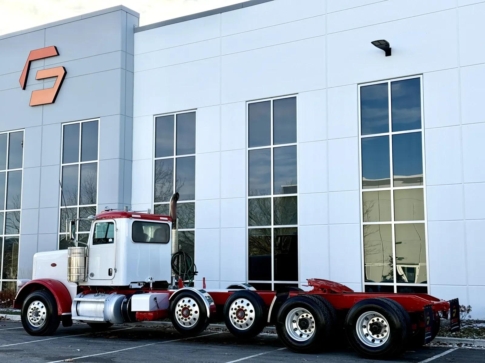 2017 Peterbilt 389 in New Lenox, IL — photo 6