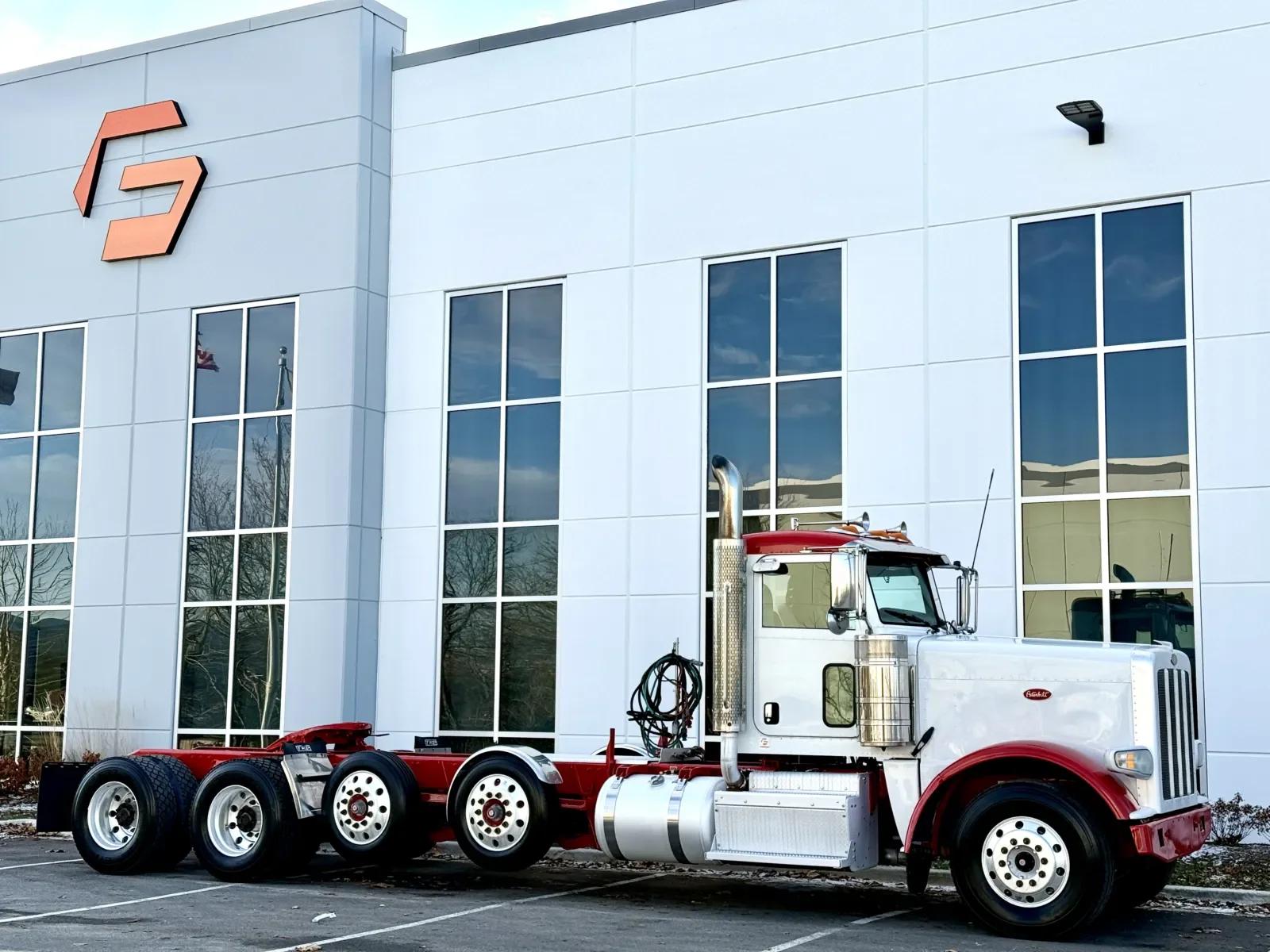 2017 Peterbilt 389 in New Lenox, IL — photo 2