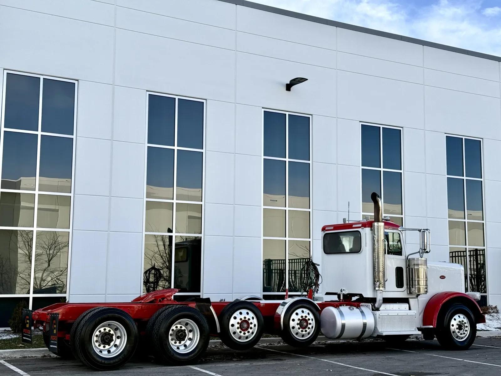 2017 Peterbilt 389 in New Lenox, IL — photo 5