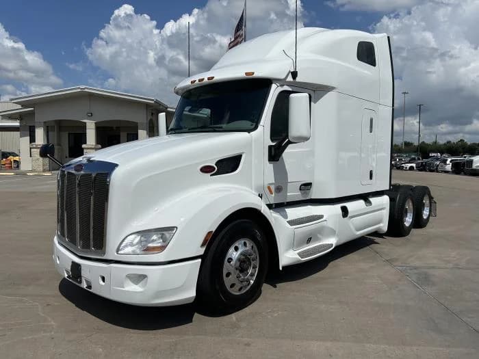 2022 Peterbilt 579 in Houston, TX — photo 2