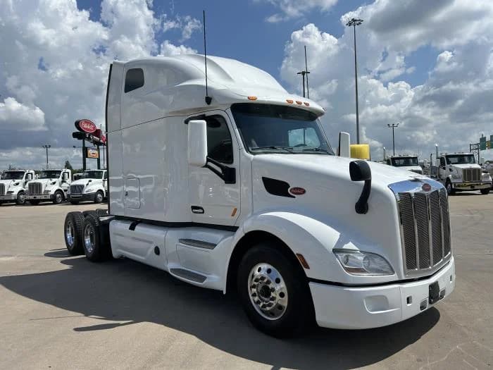2022 Peterbilt 579 in Houston, TX — photo 8