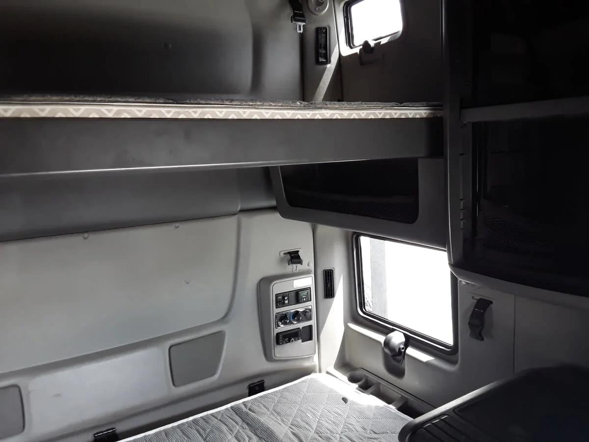 2020 International LT in Montebello, CA — photo 8