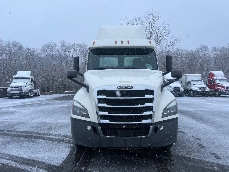 2019 Freightliner Cascadia in Wabash, IN — photo 2