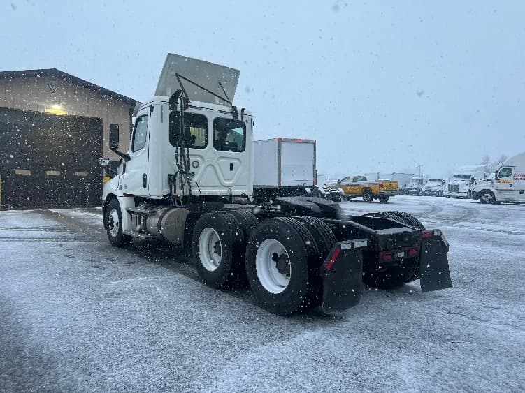 2019 Freightliner Cascadia in Wabash, IN — photo 5