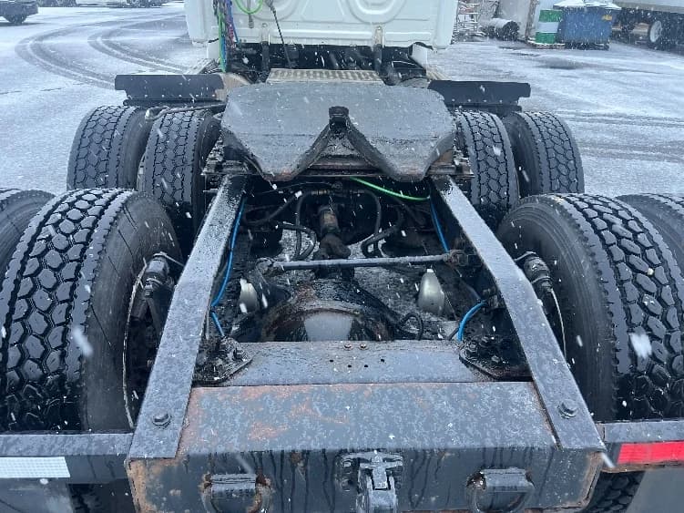 2019 Freightliner Cascadia in Wabash, IN — photo 6