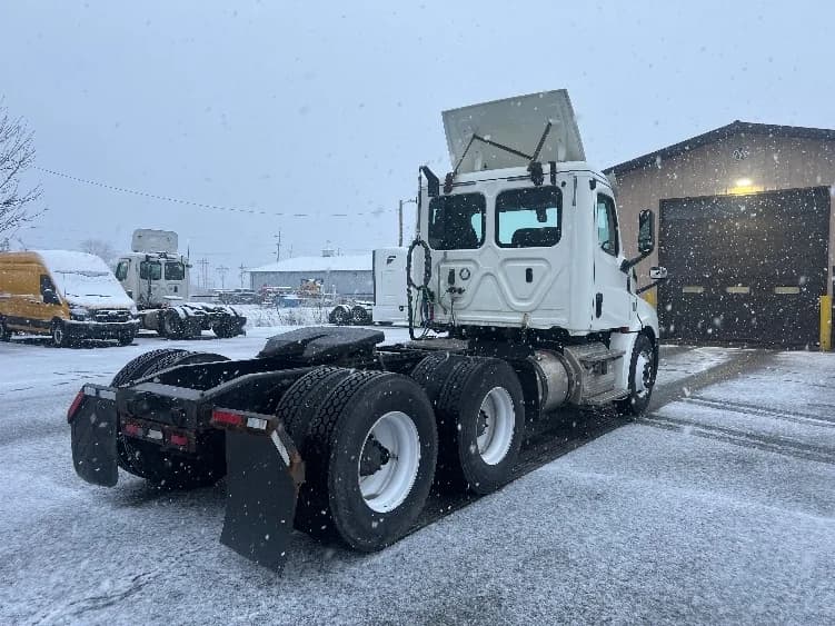 2019 Freightliner Cascadia in Wabash, IN — photo 7
