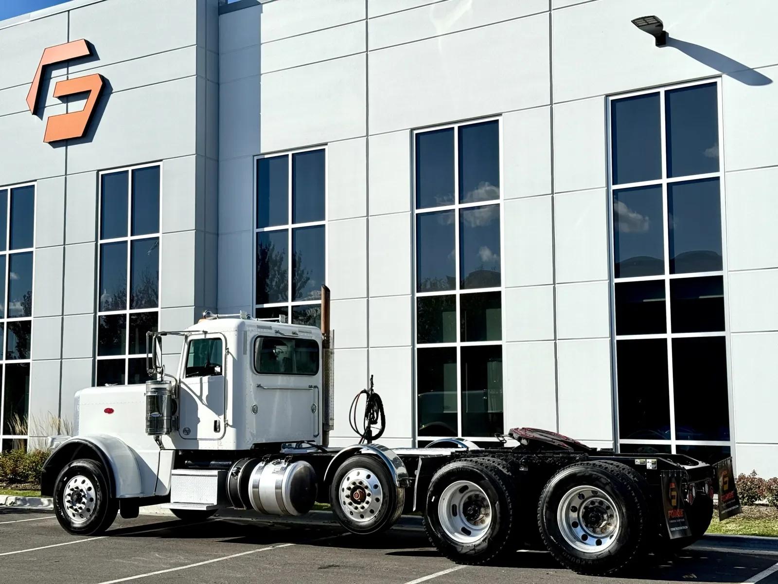 2020 Peterbilt 389 in New Lenox, IL — photo 6
