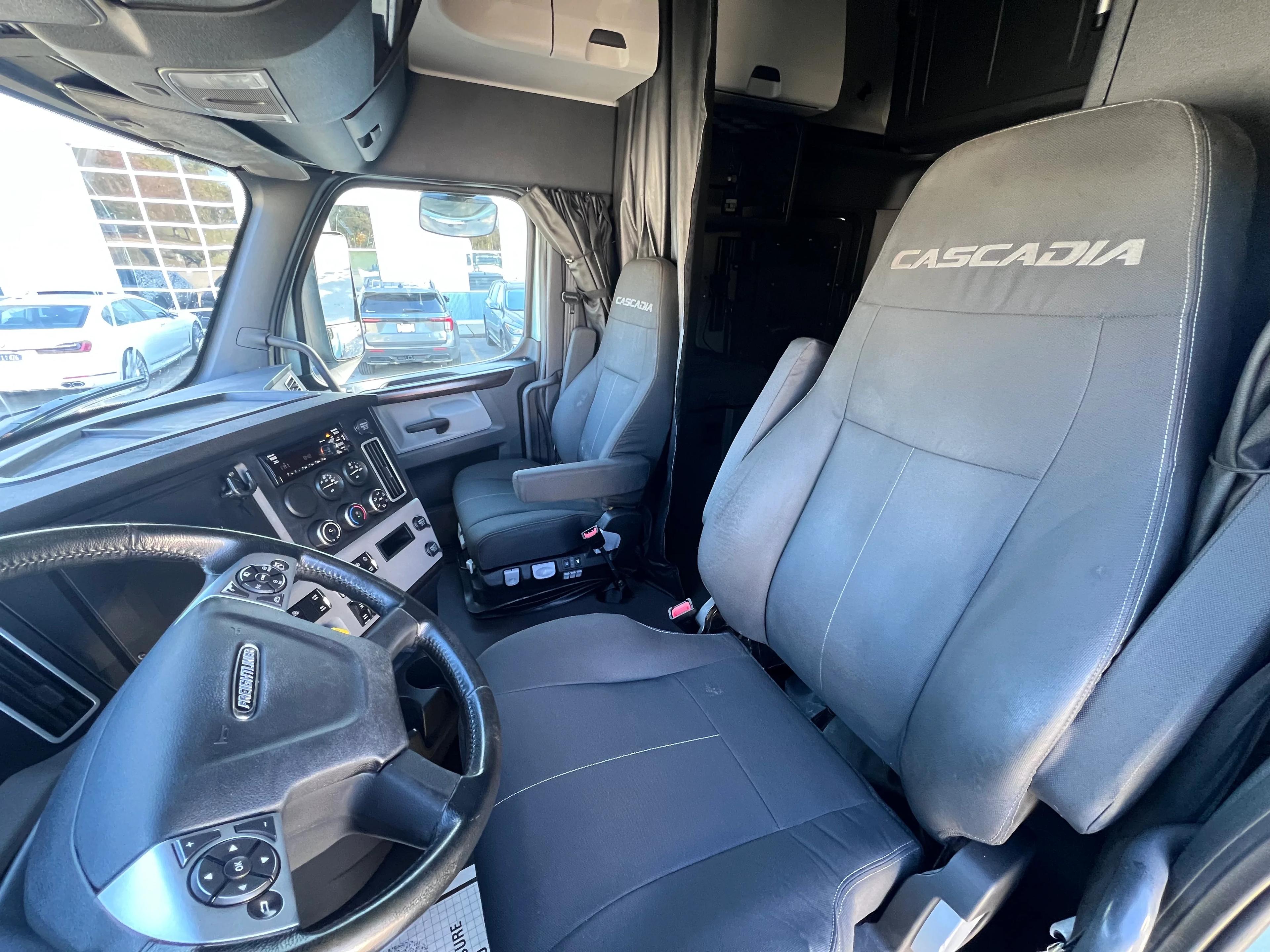 2021 Freightliner Cascadia in Nashville Isuzu, TN — photo 15
