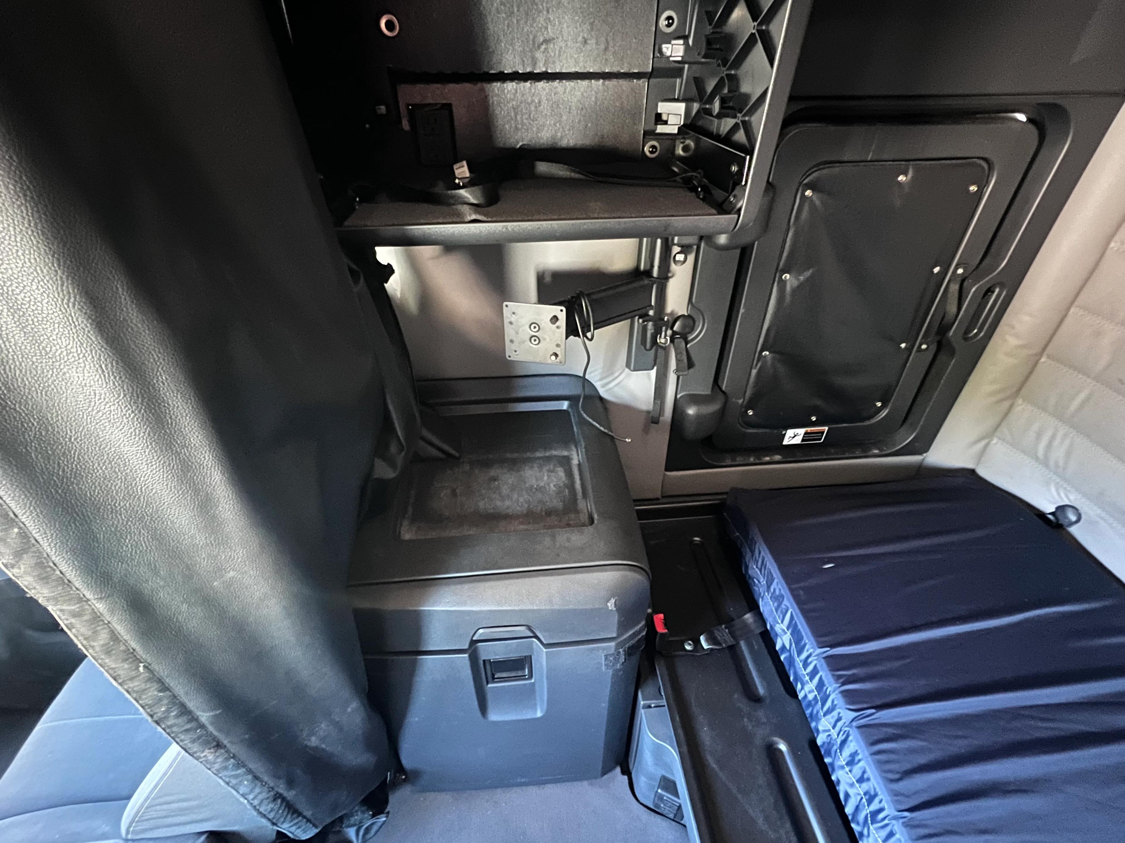 2021 Freightliner Cascadia in Nashville Isuzu, TN — photo 22