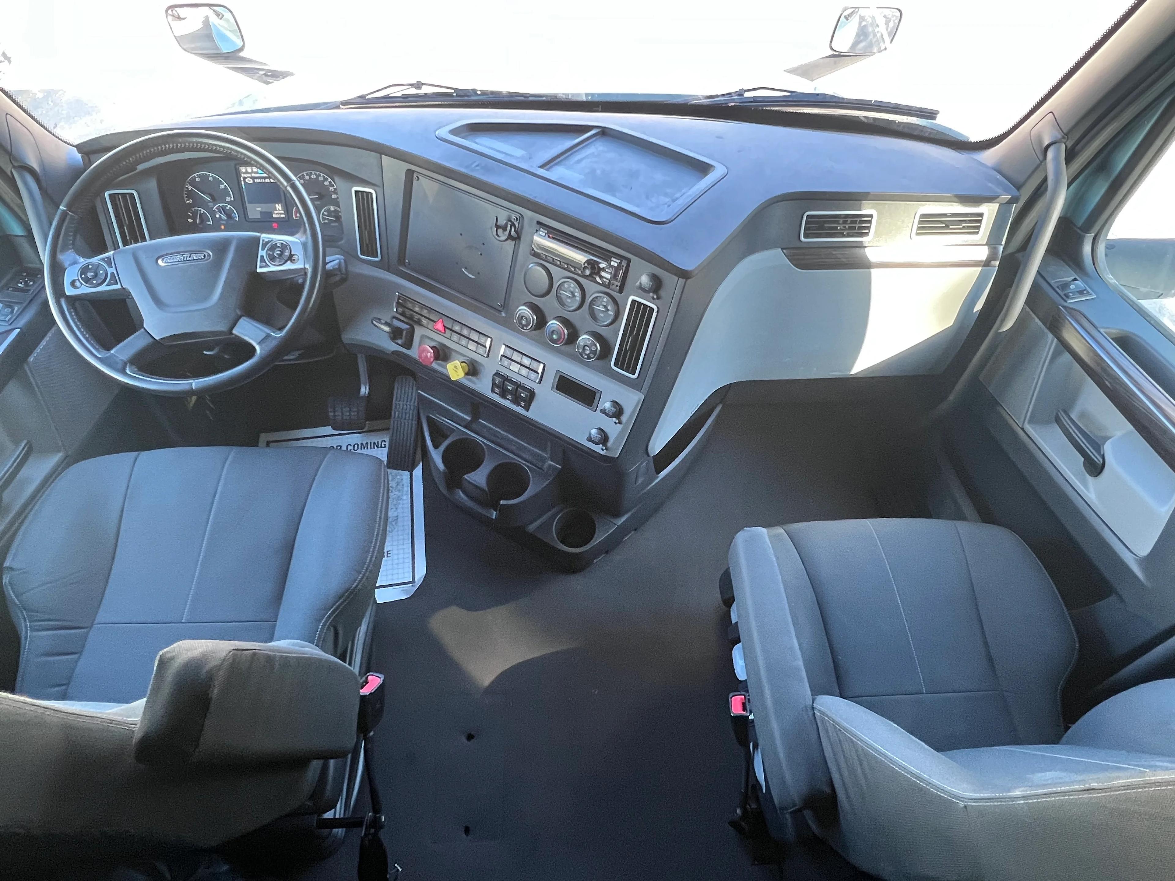 2021 Freightliner Cascadia in Nashville Isuzu, TN — photo 23