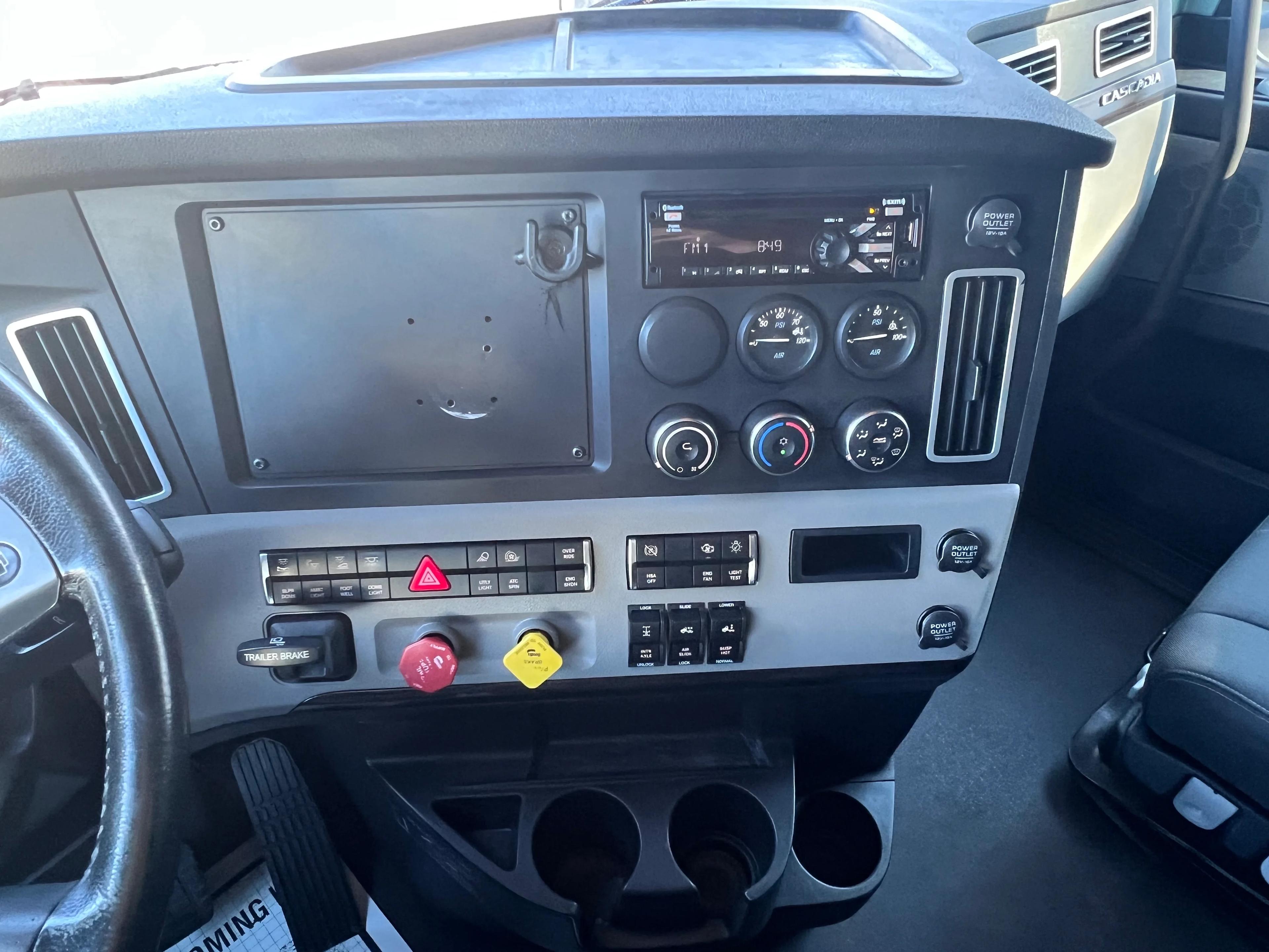 2021 Freightliner Cascadia in Nashville Isuzu, TN — photo 19
