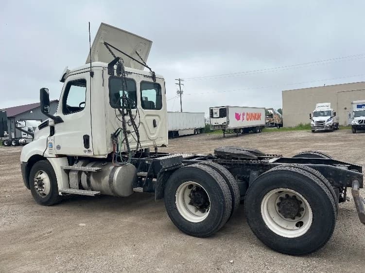 2020 Freightliner Cascadia in Middlefield, OH — photo 5