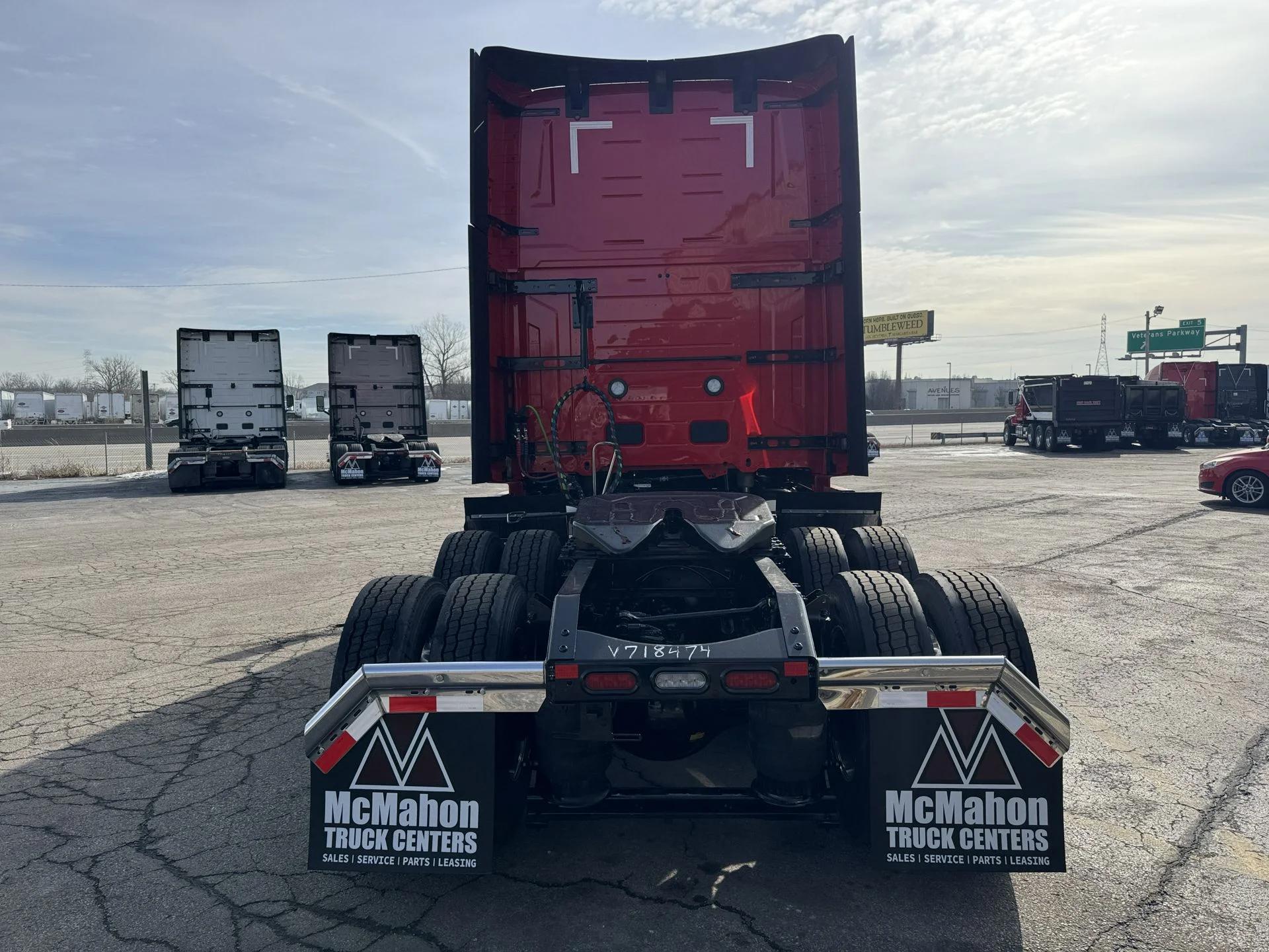 2027 Volvo VNL 860 in Clarksville, IN — photo 3