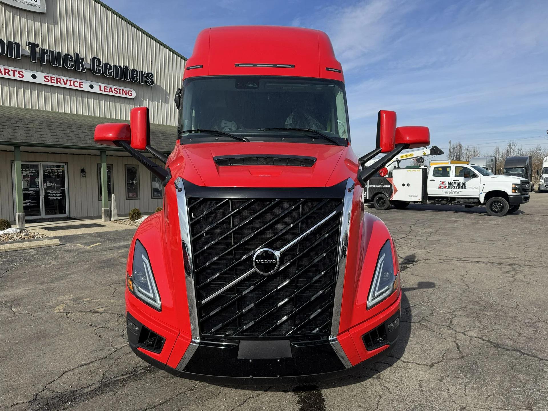 2027 Volvo VNL 860 in Clarksville, IN — photo 6