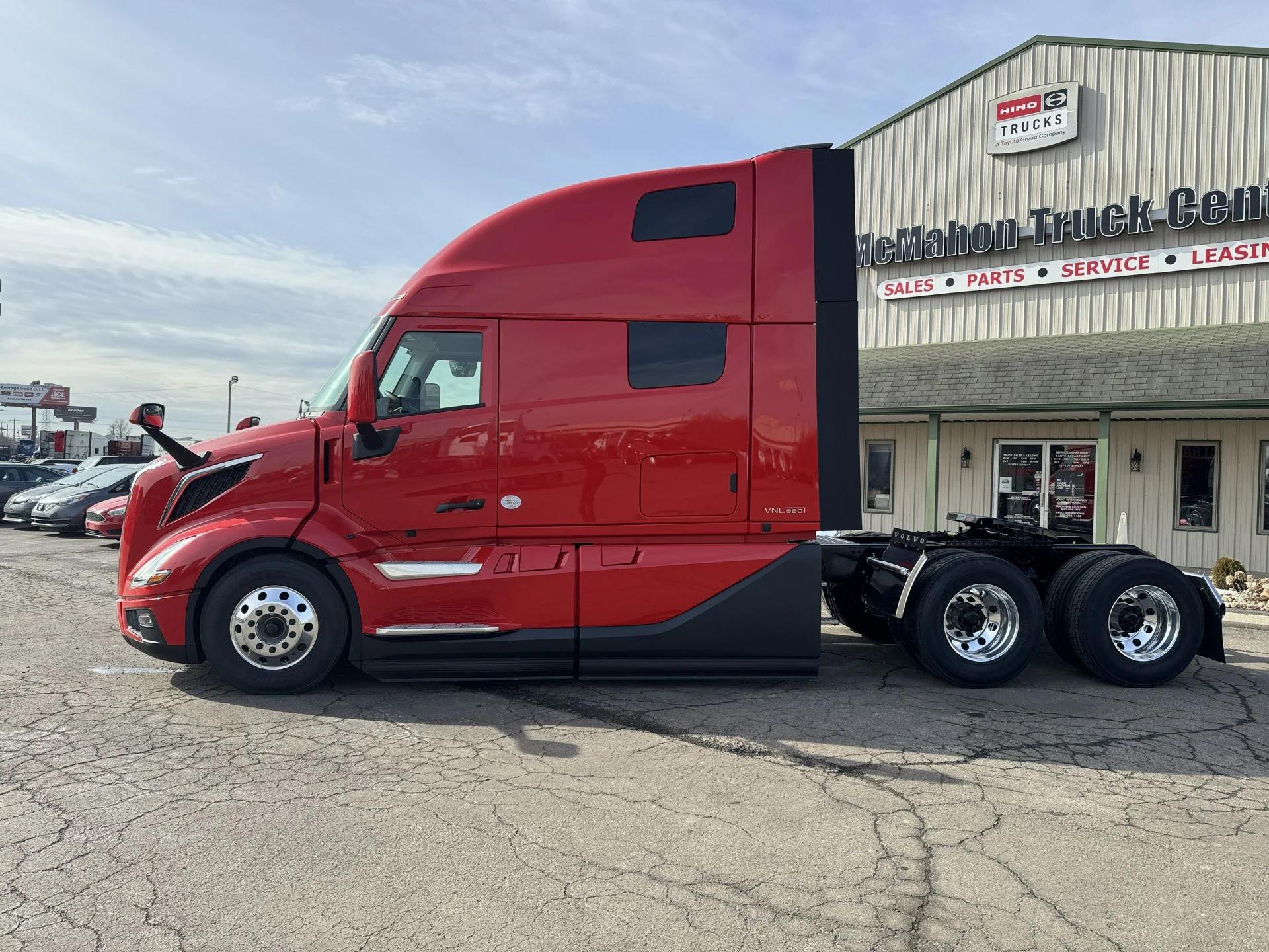 2027 Volvo VNL 860 in Clarksville, IN — photo 2