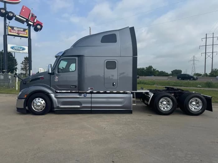2026 Peterbilt 579 in Oklahoma City, OK — photo 3