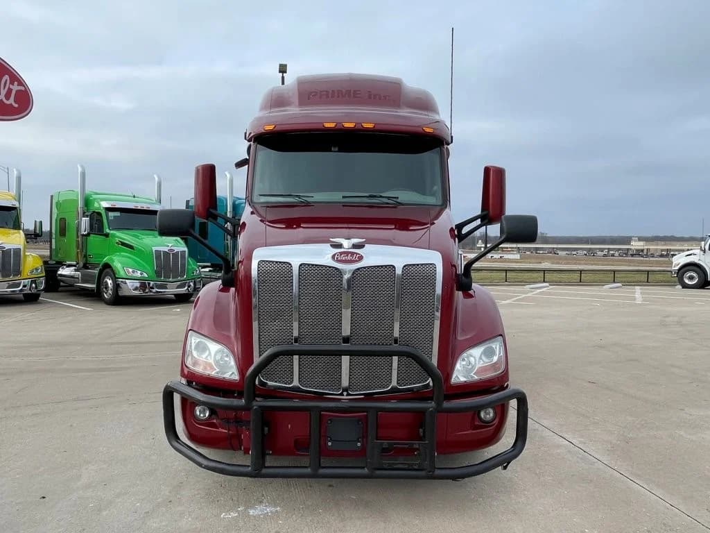2020 Peterbilt 579 in Springfield, MO — photo 8