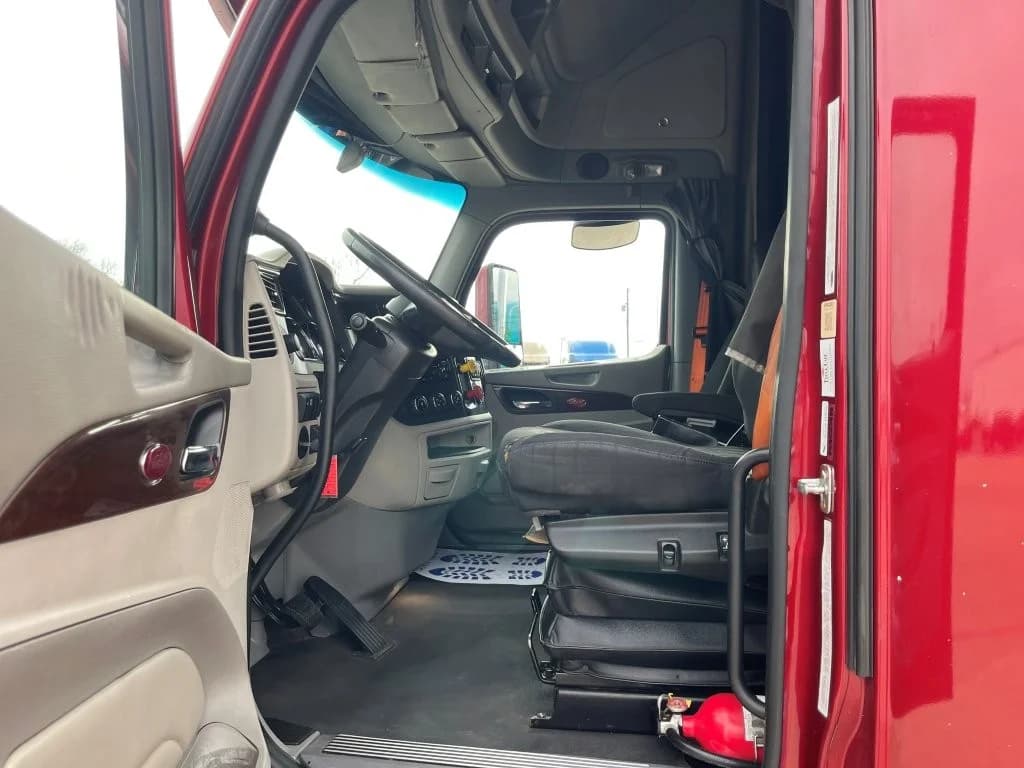 2020 Peterbilt 579 in Springfield, MO — photo 10