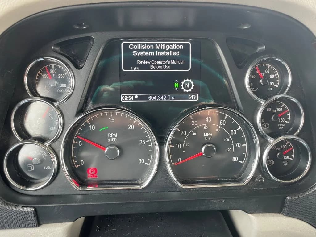 2020 Peterbilt 579 in Springfield, MO — photo 11