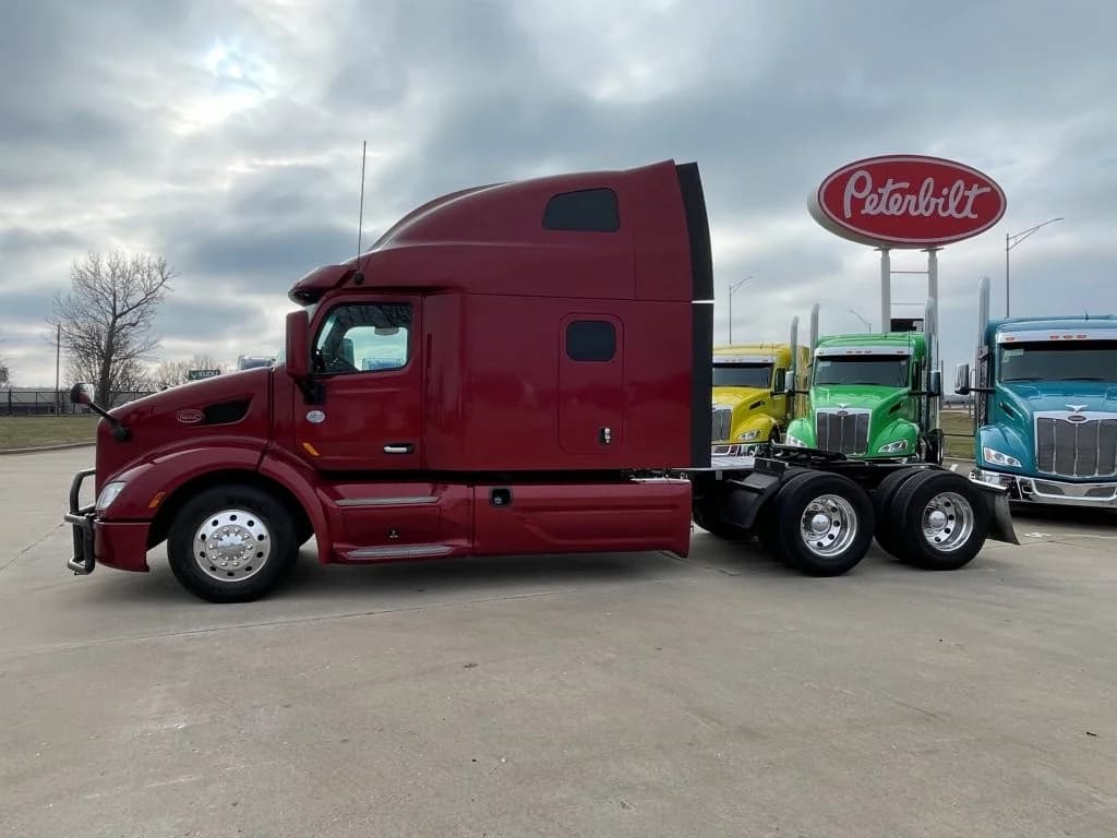 2020 Peterbilt 579 in Springfield, MO — photo 2