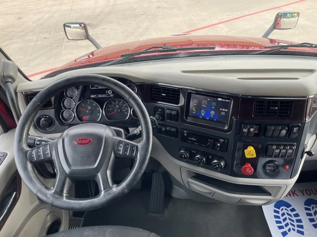 2020 Peterbilt 579 in Springfield, MO — photo 12