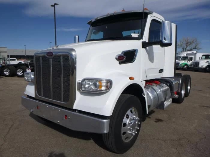 2023 Peterbilt 567 — photo 2