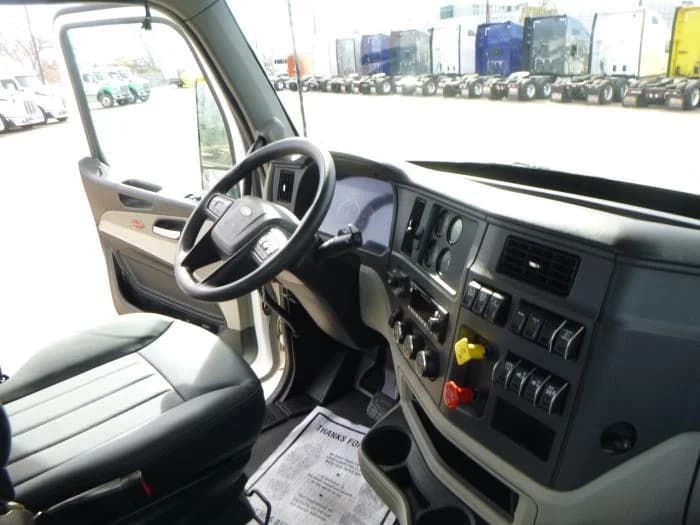 2023 Peterbilt 567 — photo 20