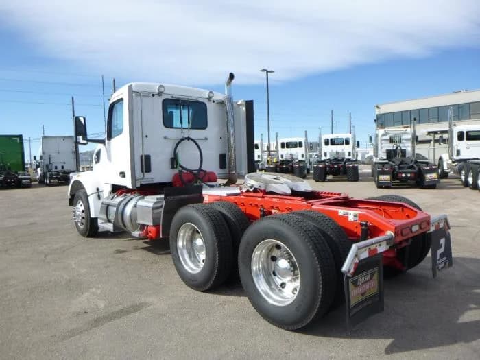 2023 Peterbilt 567 — photo 4