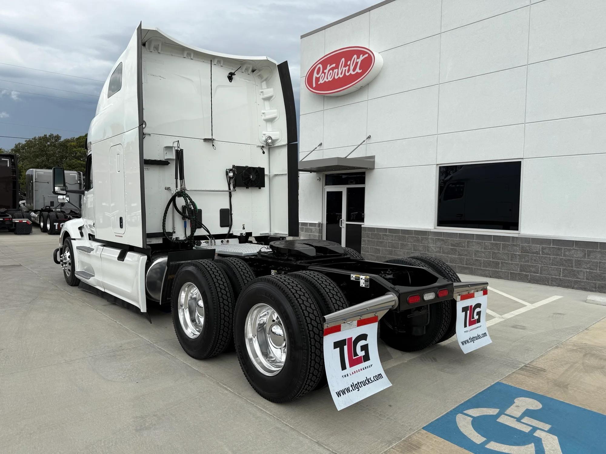 2023 Peterbilt 579 in Cincinnati, OH — photo 3