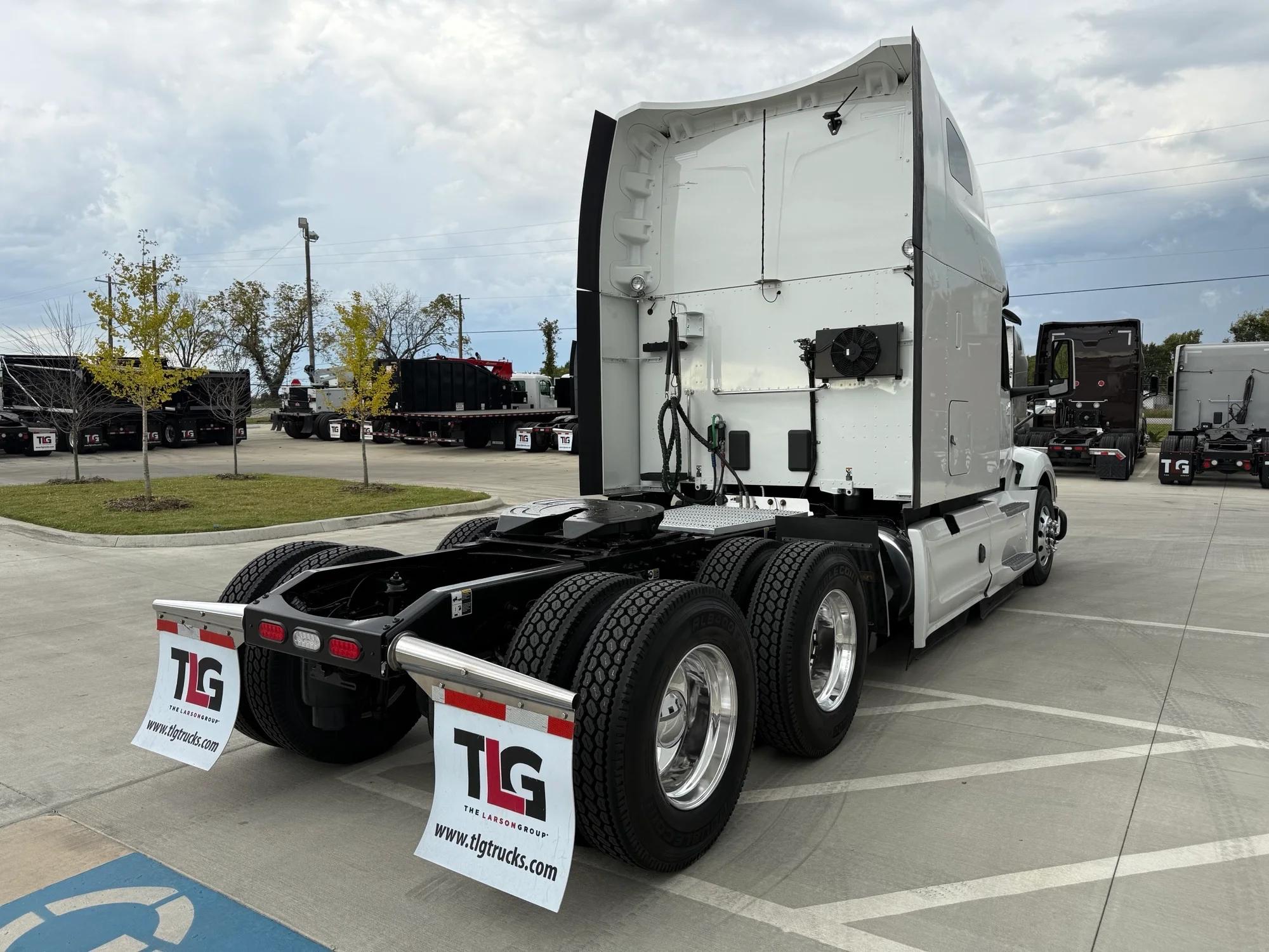 2023 Peterbilt 579 in Cincinnati, OH — photo 5