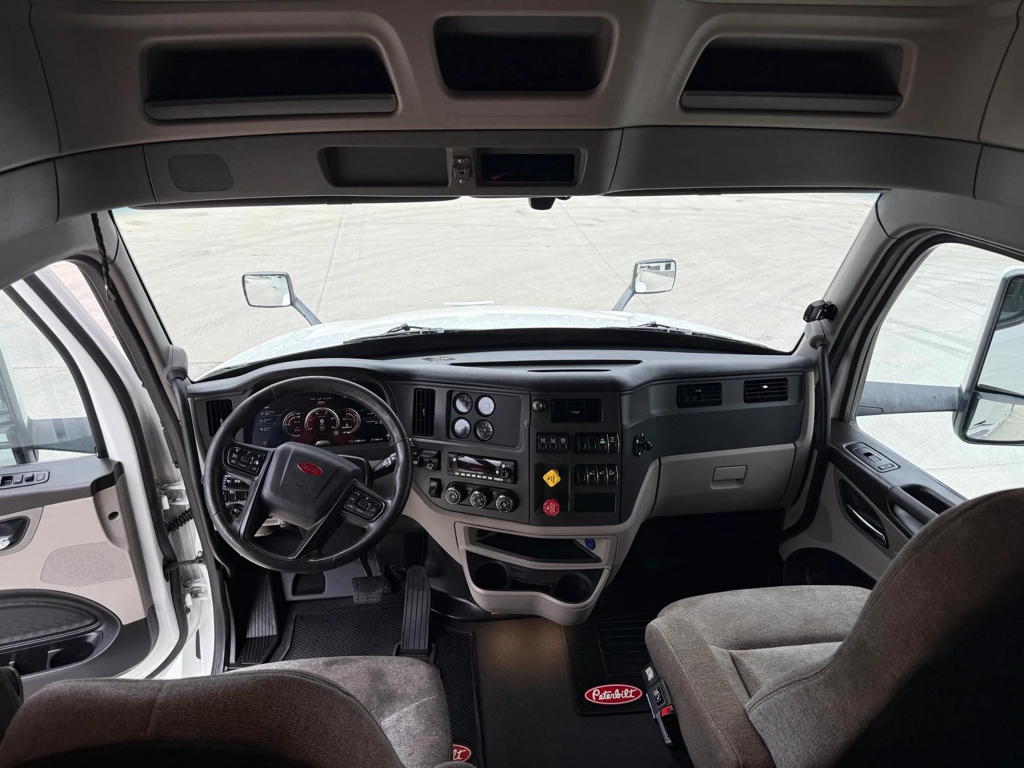 2023 Peterbilt 579 in Cincinnati, OH — photo 15
